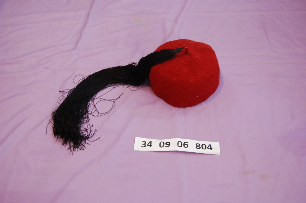 E:\Inventaire du costumes\chéchia\34-09-06-804.JPG