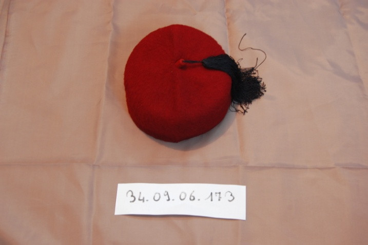 E:\Inventaire du costumes\chéchia\34-09-06-173.JPG